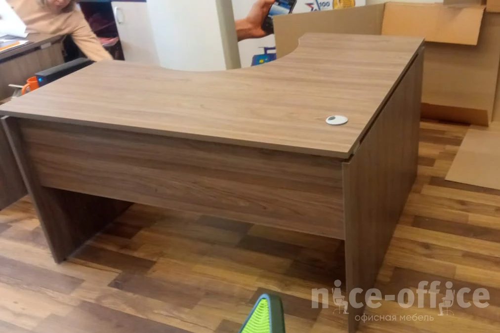 Стол офисный угловой левый 1380x1200x755 Style System фото в интерьере 1